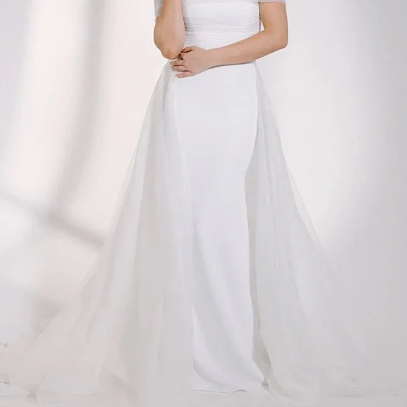 Alyssa Kristin Overskirt - Picture 2 of 6